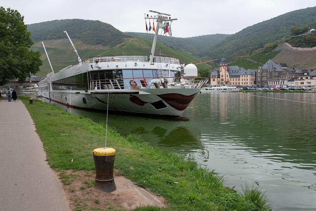 Eifel-Mosel-09---201818X_8596-1-Kopie.jpg - Am Anleger in Bernkastel Kues