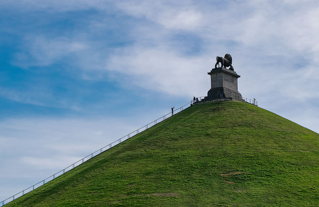 Tour-Belgien-10---2018DSC_3123-1-Kopie.jpg - Interessantes Denkmal  hoch oben am Berg