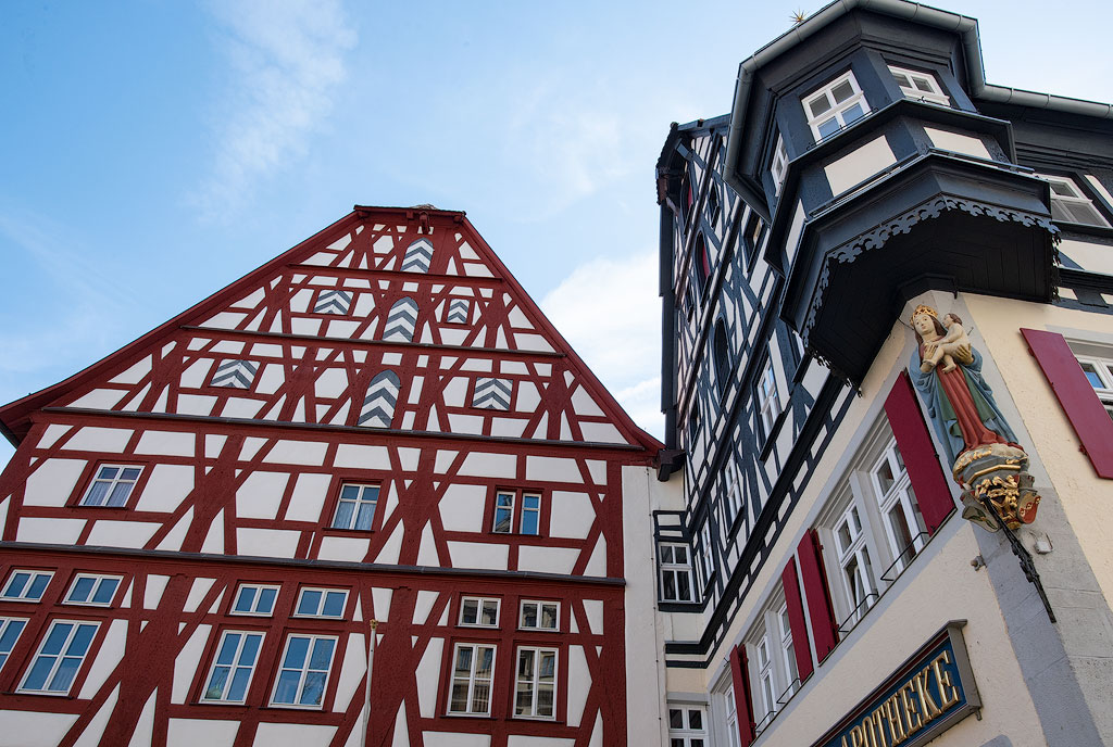 19X_9618.jpg - Viele Fachwerkhäuser