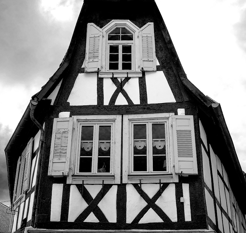 Rhein-04---2017-Rhein-04---201717X_5785-1-Kopie.jpg - Altes Fachwerk