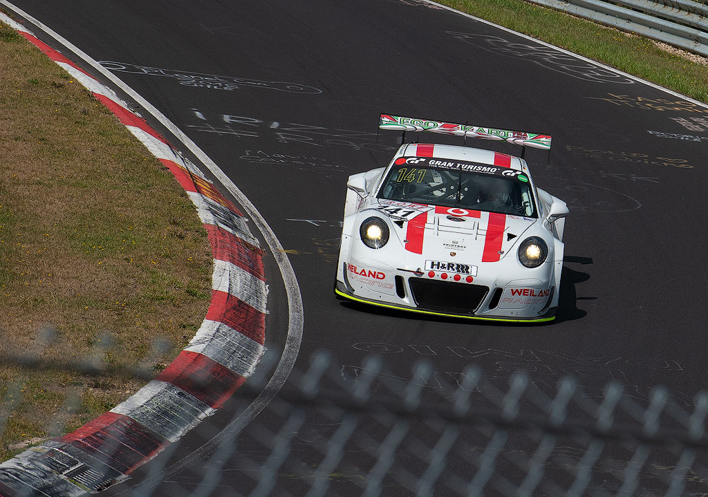 Eifel-Mosel-09---201818X_8257-1-Kopie.jpg - Durch Zufall am Morgen in den Eifel Nachrichten - 6 Stunden Rennen über die legendere Nordschleife. Also schnell hin und 2 Stunden Autorennen angeschaut