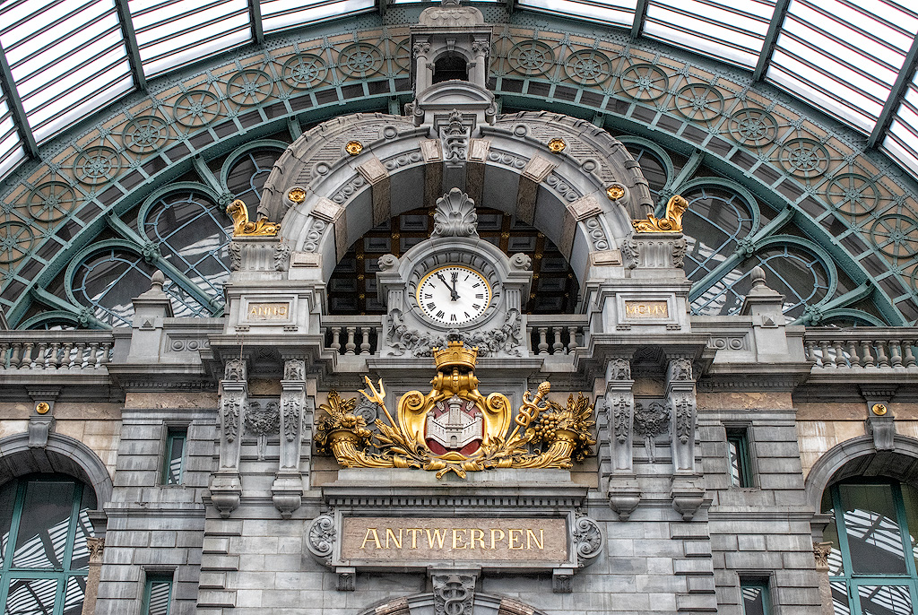 Tour-Belgien-10---2018DSC_3484-1-Kopie.jpg - Tolles Bahnhofgebäude mit vielen Stuckarbeiten
