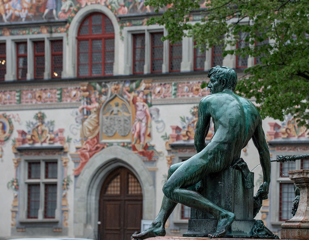 19X_9780.jpg - Broncenstatue in Meersburg